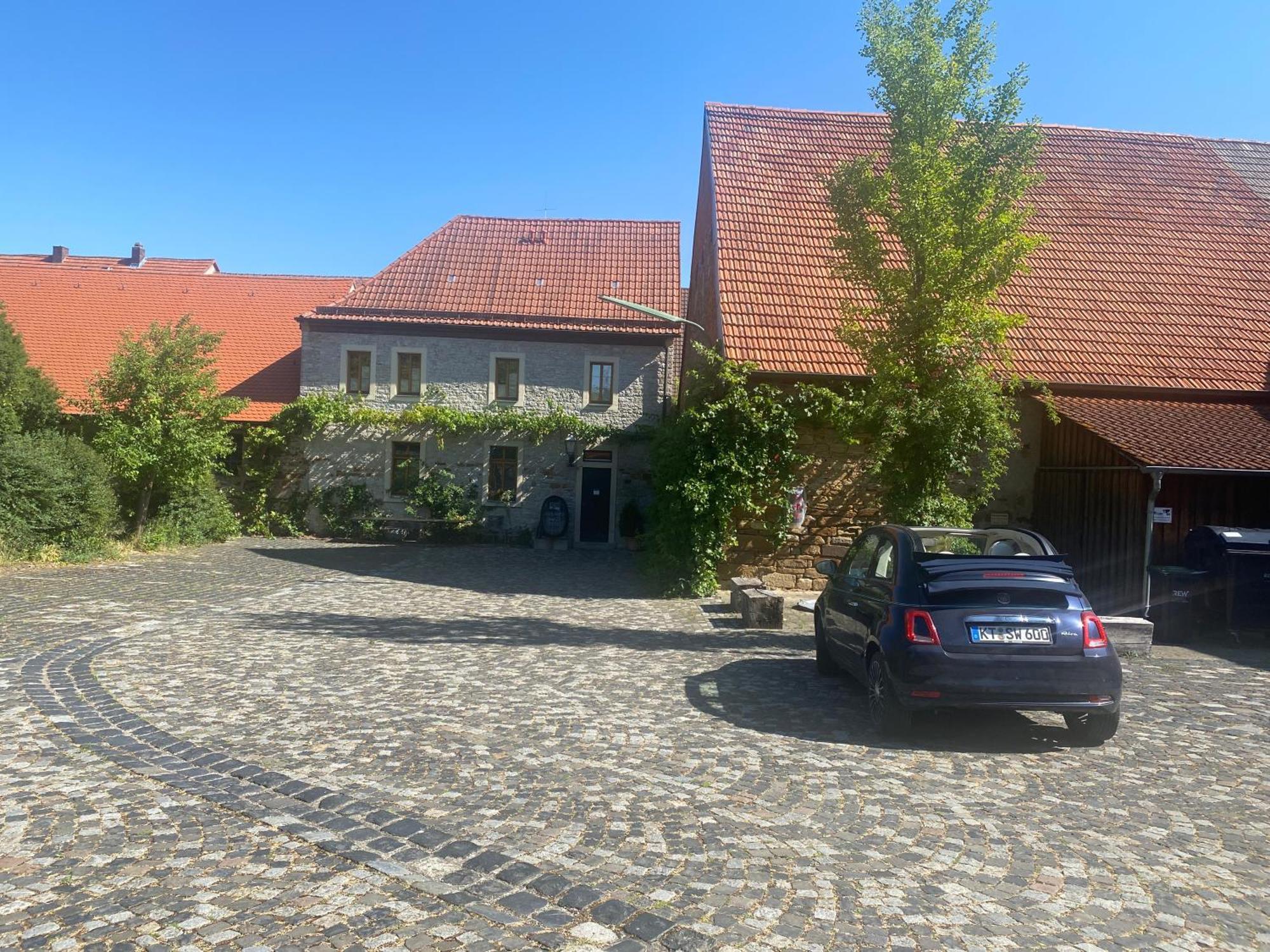 Gasthof Zum Storch Prichsenstadt Luaran gambar